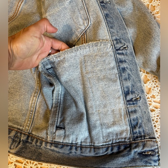 NWT Levi’s Patched Denim Jean Jacket S - Picture 6 of 9